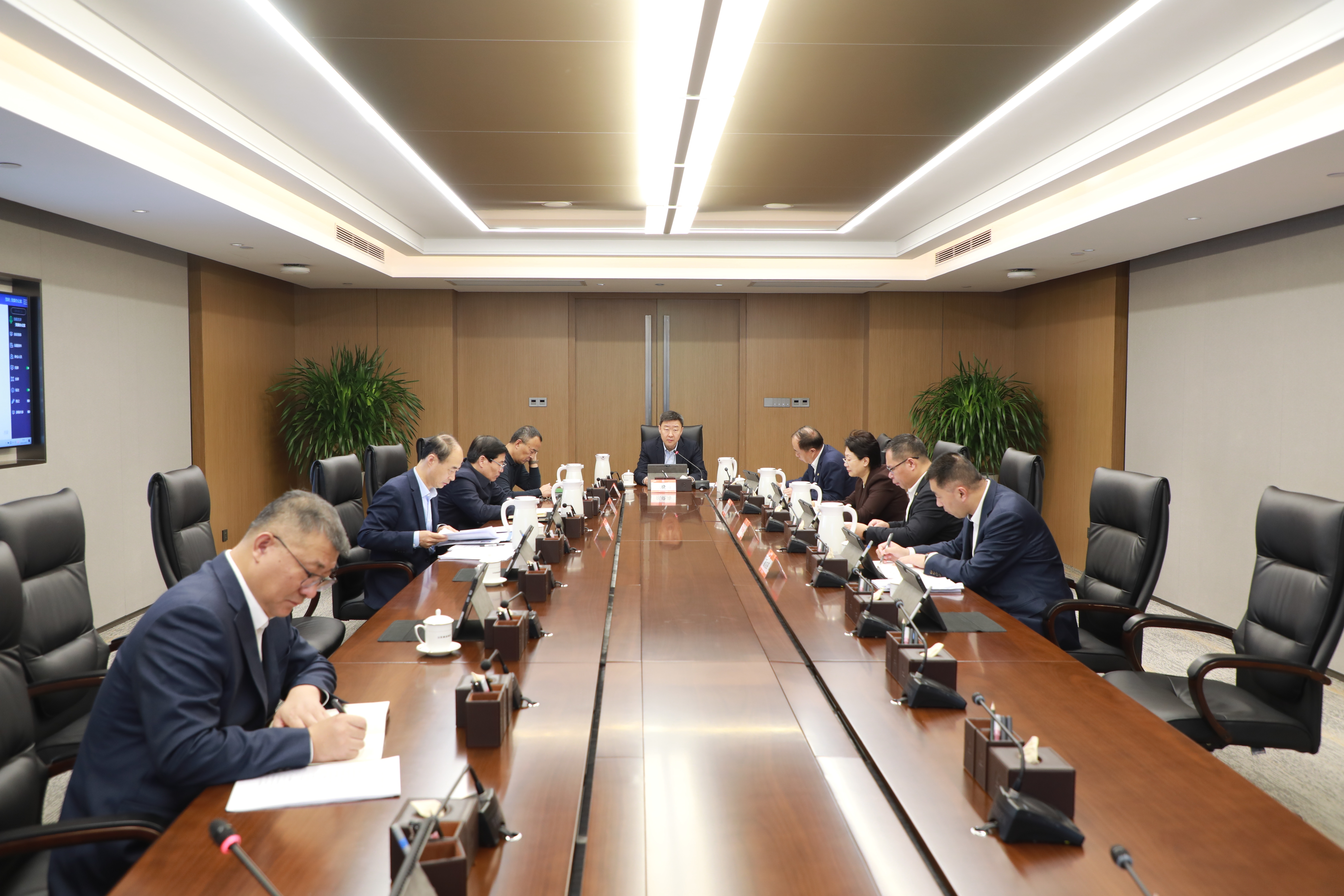 集團(tuán)黨委常委會(huì)召開會(huì)議 傳達(dá)學(xué)習(xí)習(xí)近平總書記重要致辭精神 研究有關(guān)事項(xiàng)